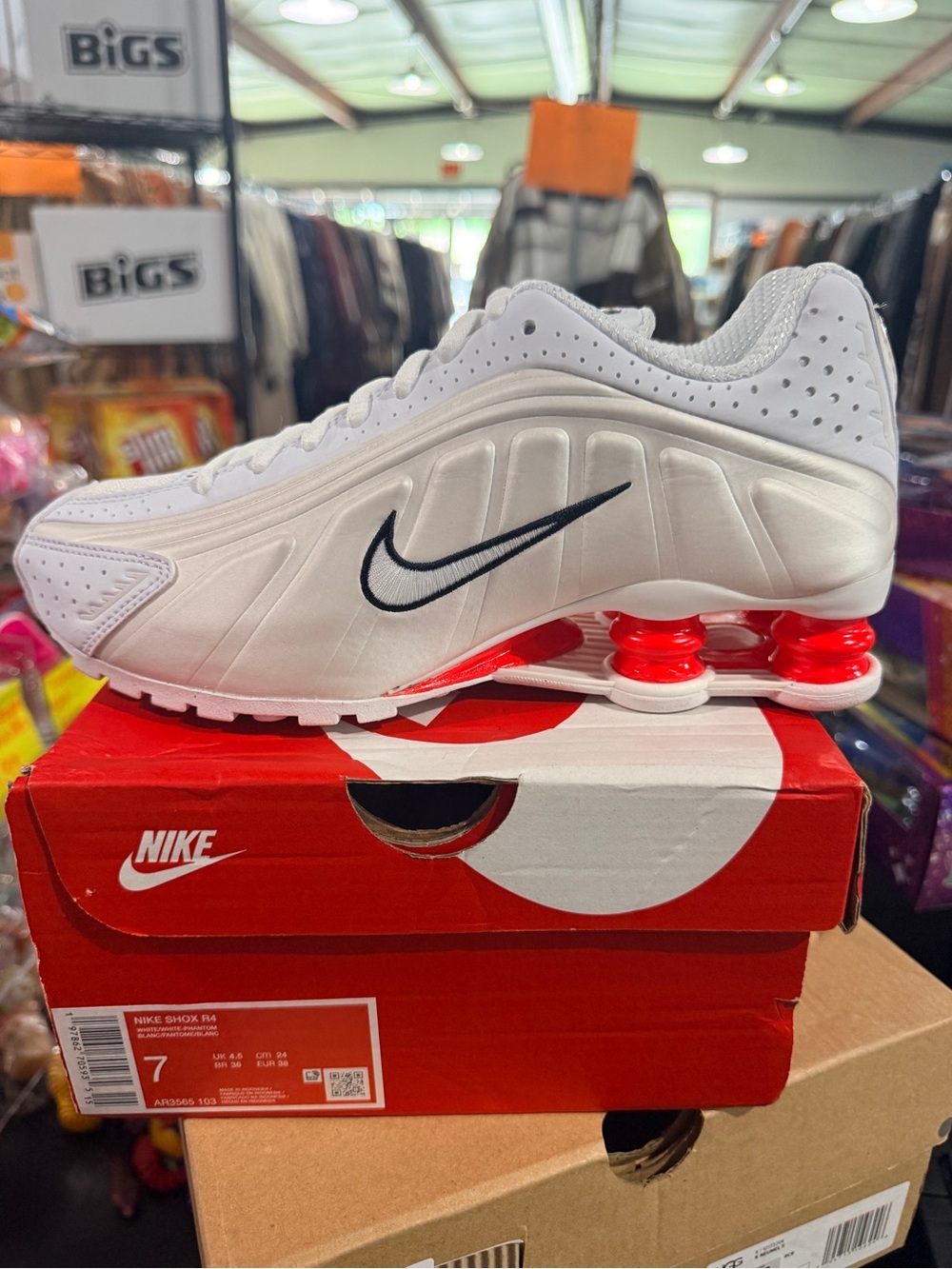 Nike Shox R4 Women’s NIB Sz 7